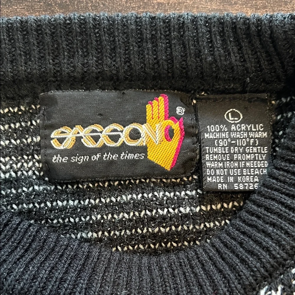 Vintage Sasson Black and Red Crewneck Sweater - Picture 2 of 3